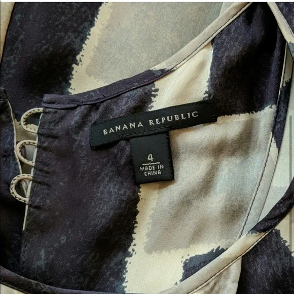 Silk dress , excellent condition is like size 2 - Picture 2 of 4